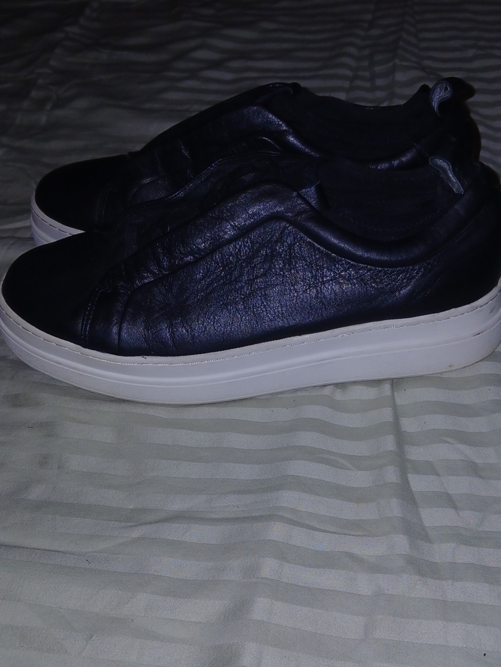 J/SLIDES Womens Black Leather Slip-On Sneakers White Platform Sole Sz: 9